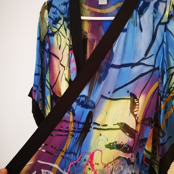 ✨Host pick!✨ Abstract Hand Painted Kimono - Picture 2 of 9